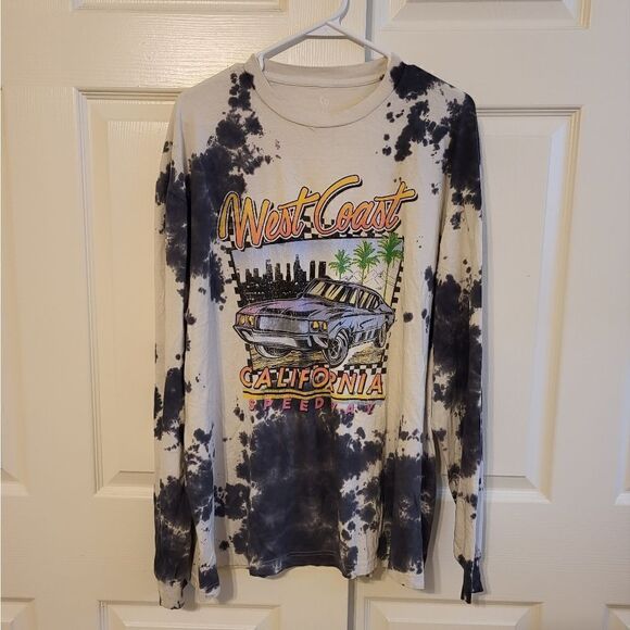 Full Tilt white/black tyedye long-sleeved tee with graphics on front - Picture 1 of 7